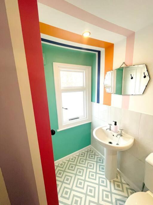 Colourful Apartment In Margate KENT Buitenkant foto